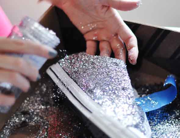 customizar tenis com glitter